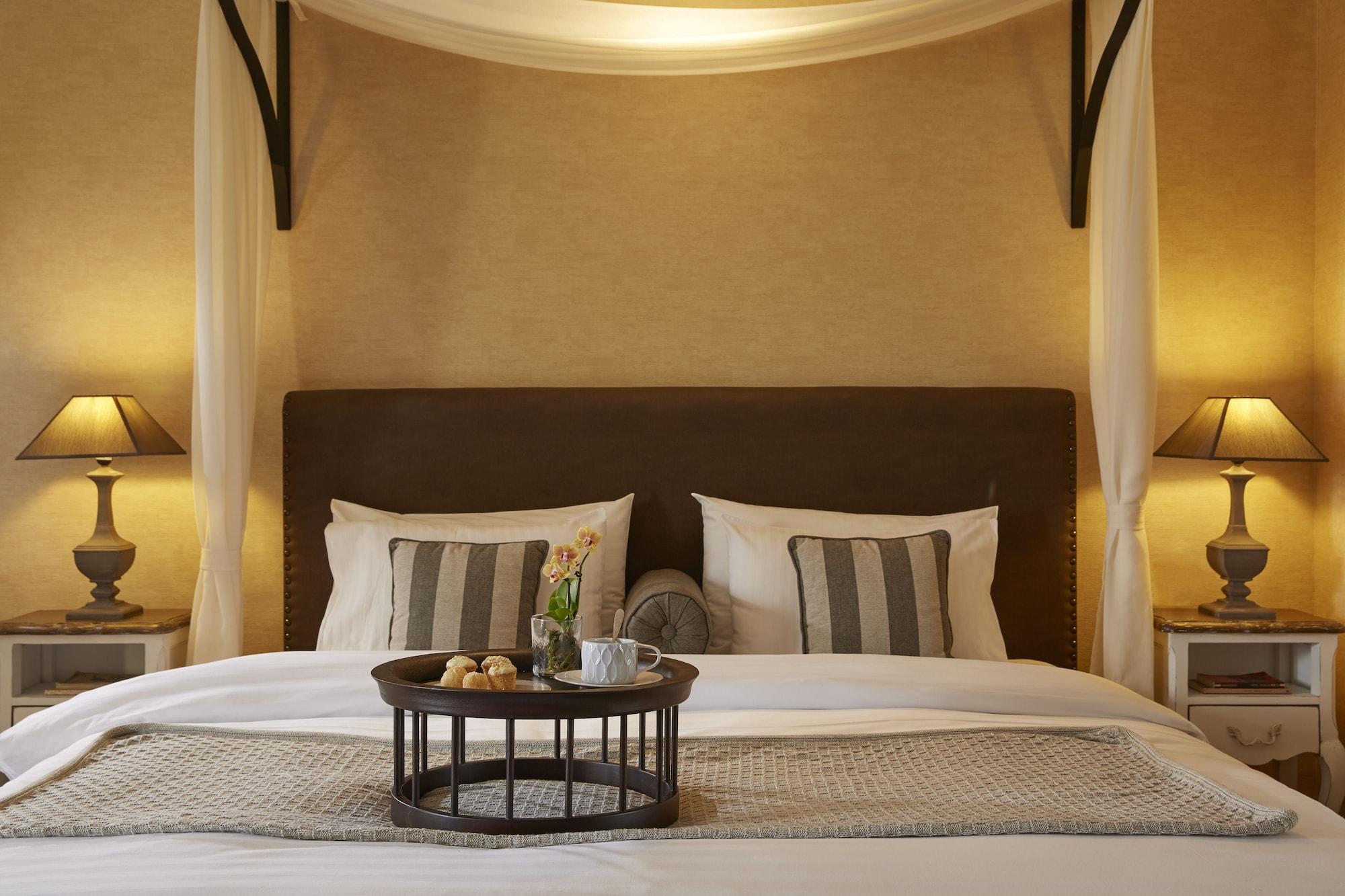 Limneon Resort & Spa カストリア エクステリア 写真 A bedroom at the hotel