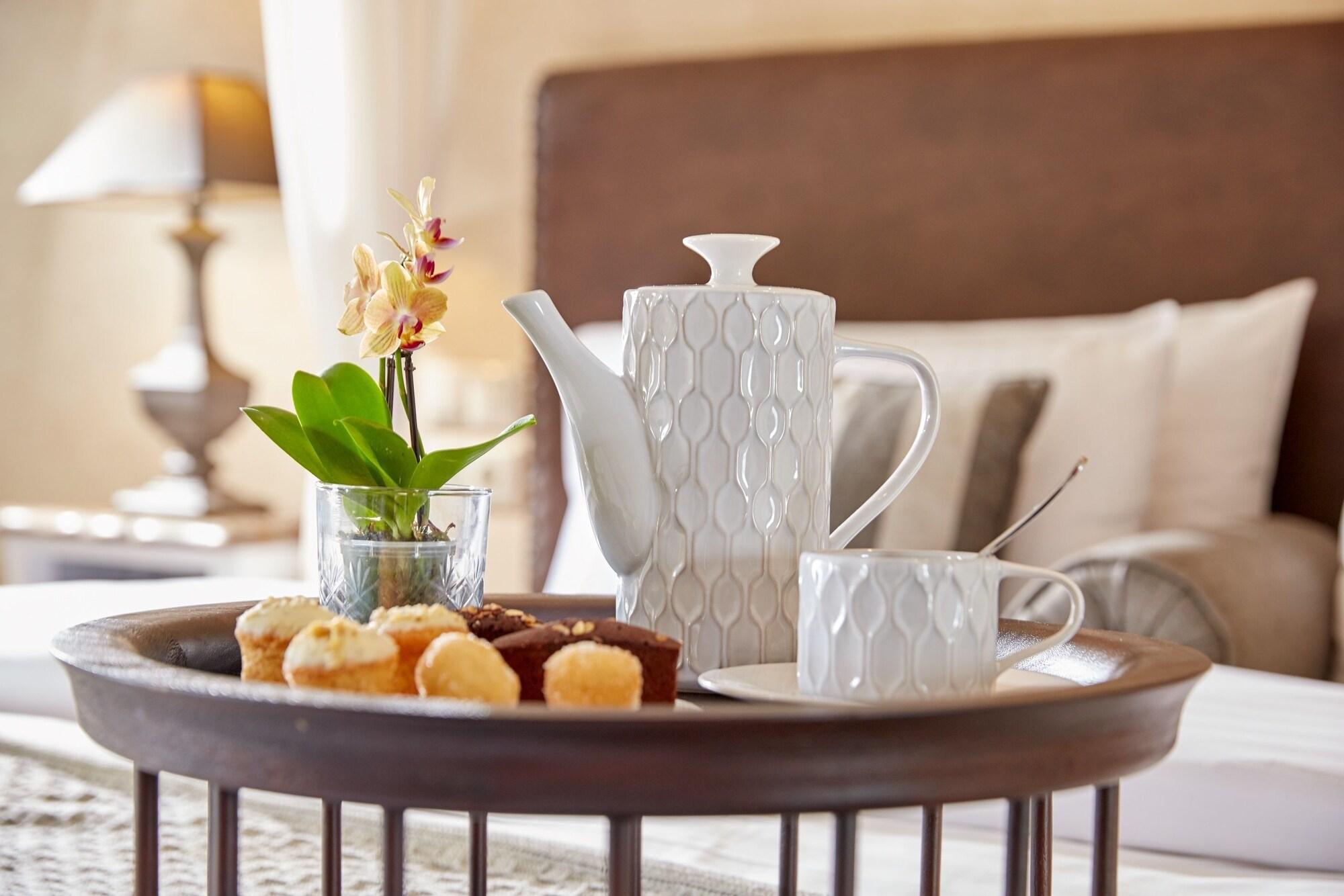 Limneon Resort & Spa カストリア エクステリア 写真 Tea set