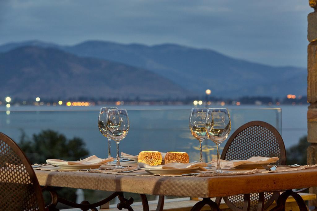 Limneon Resort & Spa カストリア エクステリア 写真 A view of the Gulf of Pagani