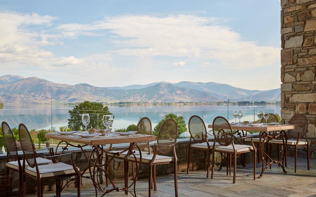 Limneon Resort & Spa カストリア エクステリア 写真 View of the lake from the hotel