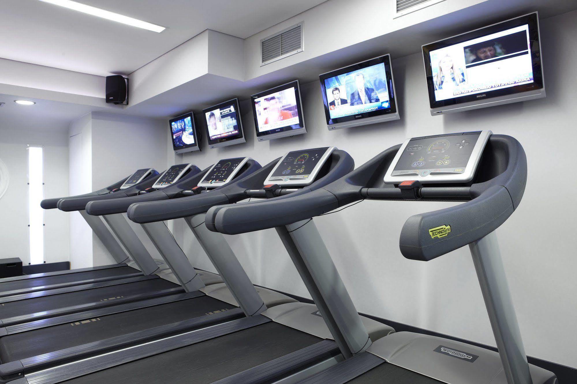 Limneon Resort & Spa カストリア エクステリア 写真 A row of treadmills