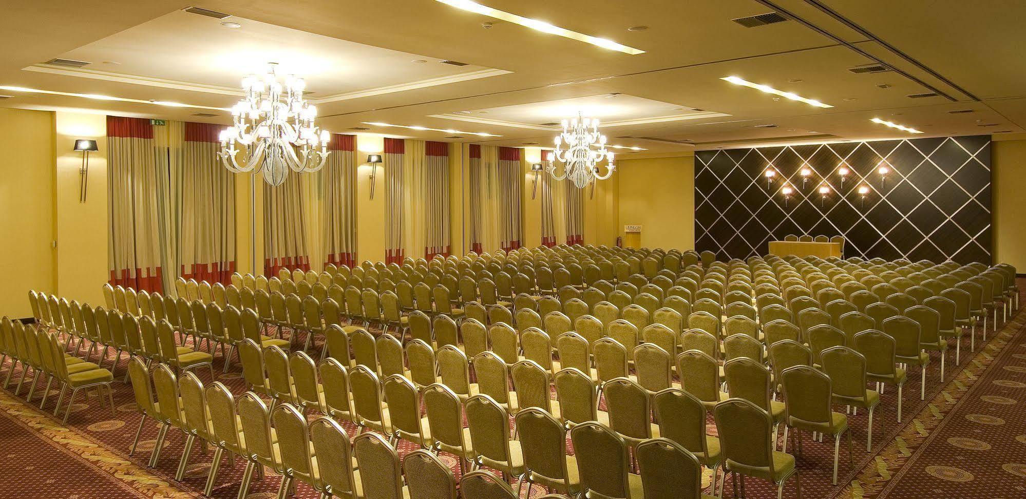 Limneon Resort & Spa カストリア エクステリア 写真 The ballroom of the hotel