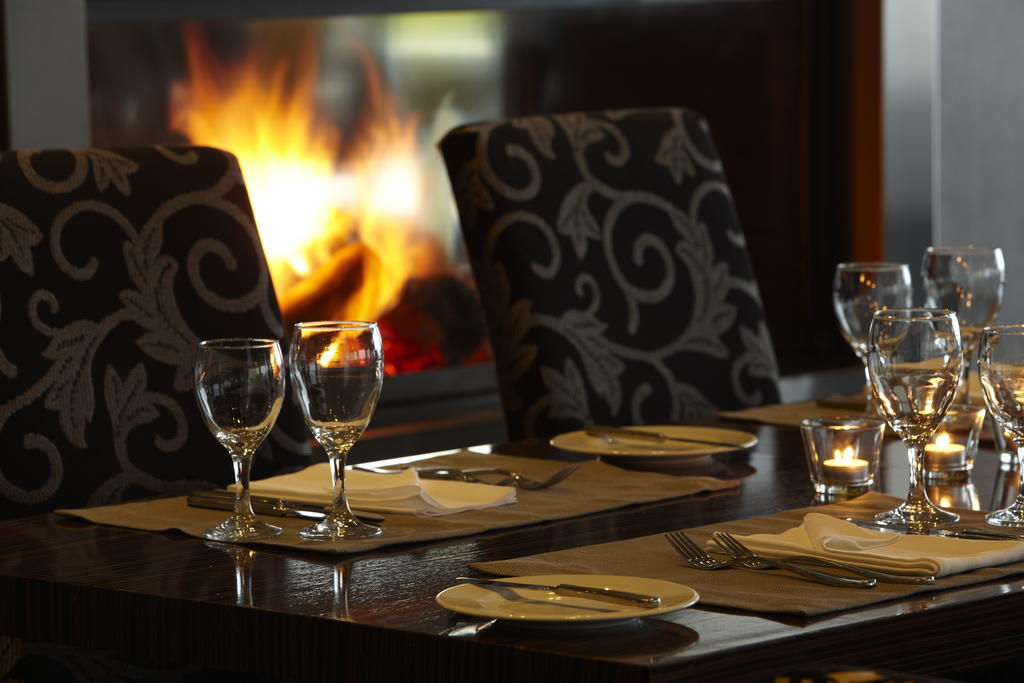 Limneon Resort & Spa カストリア エクステリア 写真 The restaurant at the hotel