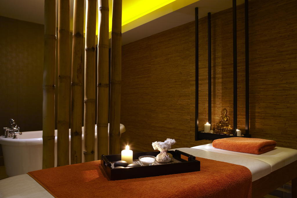Limneon Resort & Spa カストリア エクステリア 写真 A spa treatment room