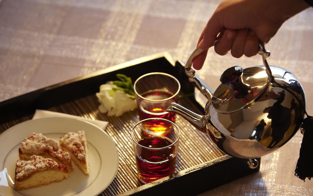 Limneon Resort & Spa カストリア エクステリア 写真 A pot of tea